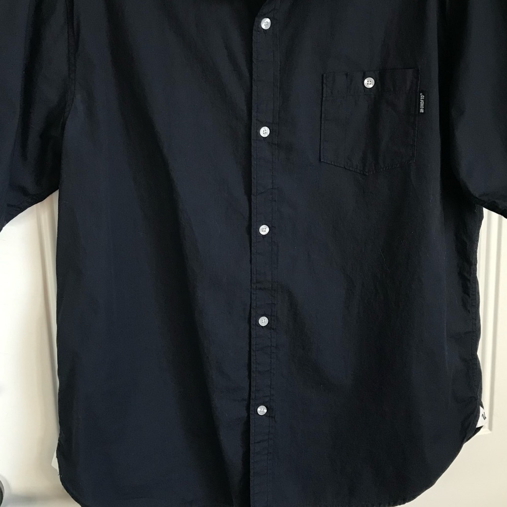Undefeated Men’s XL Black Short Sleeve Button Up Shirt with chest pocket in EUC - Picture 7 of 14
